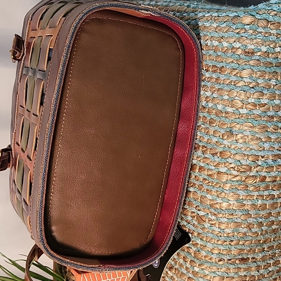 Ameri Leather Bag With Removable Insert Bag - Picture 5 of 10